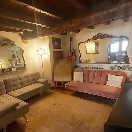 The Blue House Of The Costa Brava Arlet S Corner Appartement Castello  D'Empuries